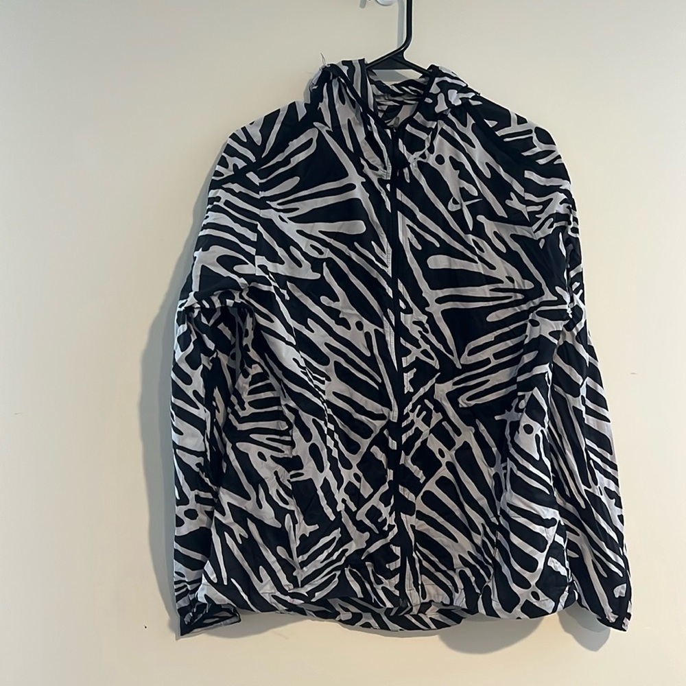 ♻️ Nike Black/White Zip Up